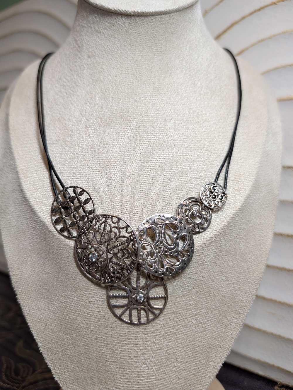 Silpada 925 Sterling Silver Filigree Disc Cluster Black Leather Bib Necklace